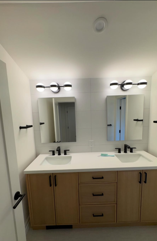 Double vanity bathroom with sconce lighting